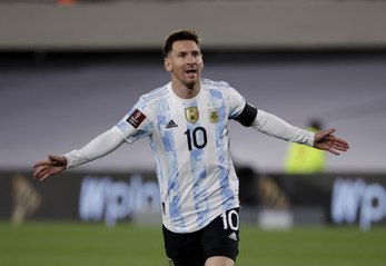 Argentine - Petit pont et tir brossé : le golazo de Messi !