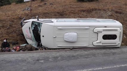 İşçi servisi ile tırın çarpışması sonucu 13 kişi yaralandı