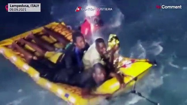 Il salvataggio dei migranti sull'Isola dei Conigli