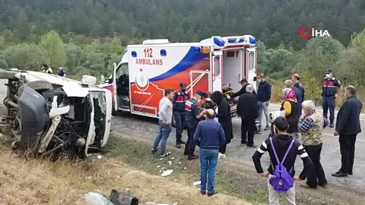 Tırla çarpışan işçi servisi yan yattı: 13 yaralı