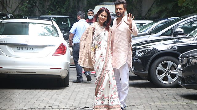 Arpita के घर Ganpati Bappa के दर्शन करने पहुंचे Ritesh और Genelia; Watch video | FilmiBeat