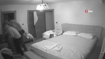 Eve giren silahlı hırsızlar bebek kamerasında