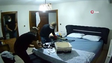 Bursa'da silahlı hırsızlar bebek kamerasına yansıdı