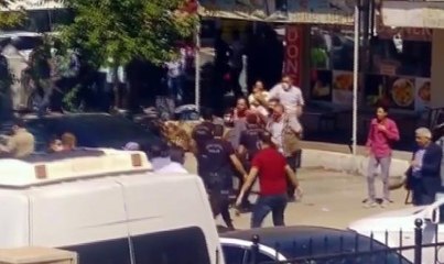 ADLİYE BAHÇESİNDE İKİ GRUP KAVGA ETTİ