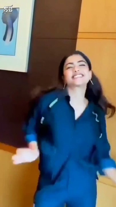 rashmika mandanna এর নতুন টিকটক ভিডিও। ভারতের famase নায়িকা।