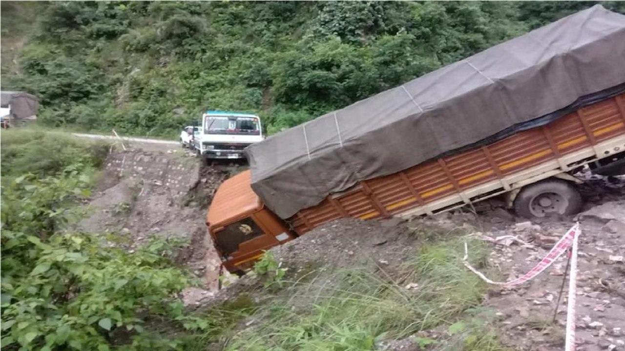 Landslide on Rishikesh-Badrinath Highway