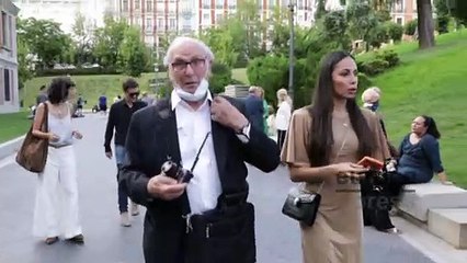 Almeida acude a la presentación de 'Goya, 1 de mayo' de Carlos Saura