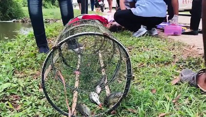 นาทีชีวิต  ชายวัย 55 ปี ลงวางกัดหาปลา เกิดหน้ามืด ฟุบลงริมคูน้ำ โชคดีหน่วยแพทย์ พอ.สว.ผ่านมาเจอพอดี เร่งช่วยเหลือ เรียกกู้ภัย สนับสนุน