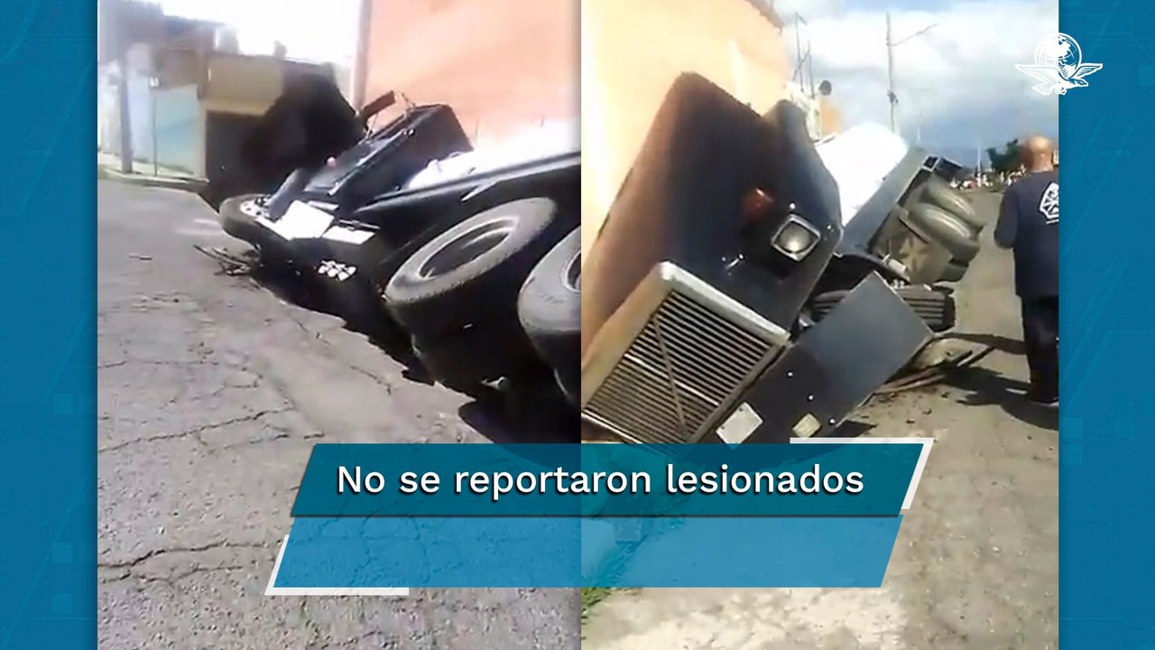 Pipa con 15 mil litros de gas cae en socavón en Ecatepec