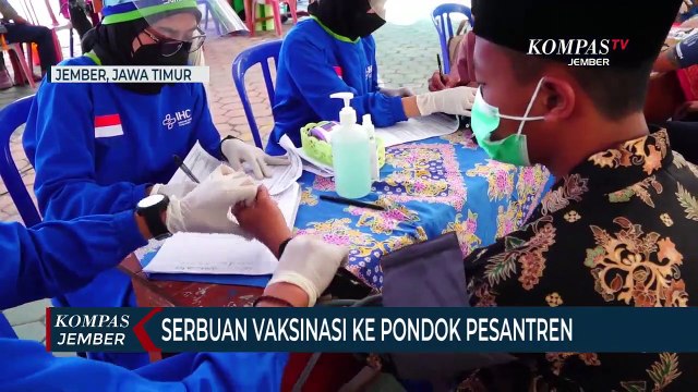 Serbuan Vaksinasi ke Pondok Pesantren, Tak Hanya Santri, Warga Juga Divaksin