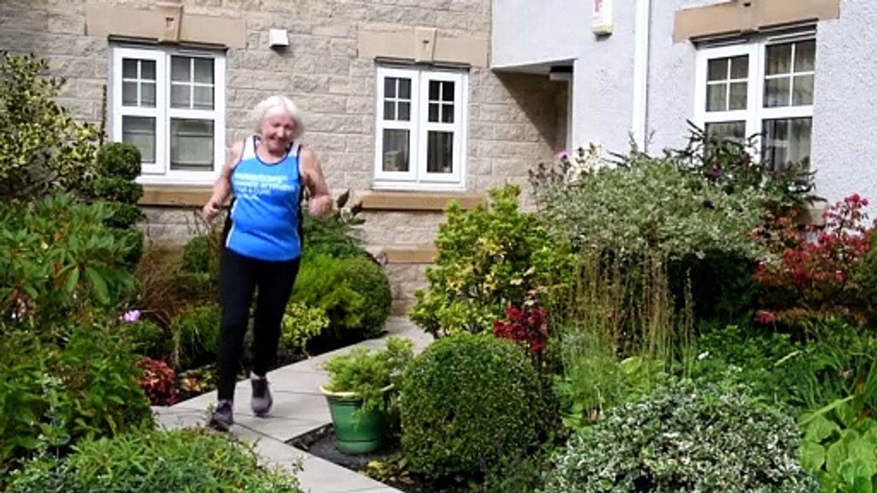 Pensioner (77) running London Marathon