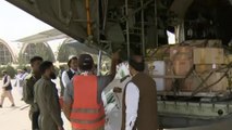 طائرة مساعدات إنسانية باكستانية تصل لمطار قندهار جنوب أفغانستان