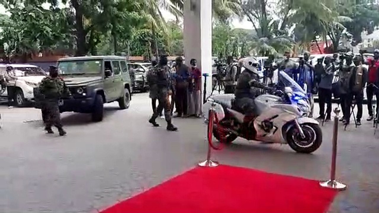 Conakry : arrivée du colonel Mamady Doumbouya à l'hôtel Rivieira pour une rencontre avec la CEDEAO