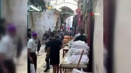 İsrail askerleri, Mescid-i Aksa'nın önünde bir Filistinliyi yaraladı