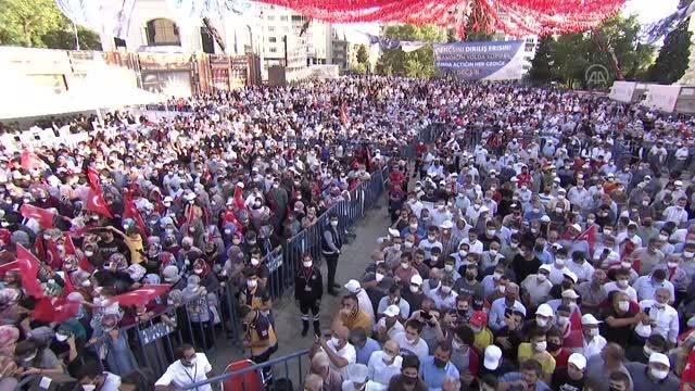Son dakika haberi: KAHRAMANMARAŞ - Cumhurbaşkanı Erdoğan: Kahramanmaraş yirmi yıldır girdiğimiz her mücadelede dimdik yanımızda yer alarak tüm ülkeye örnek oldu
