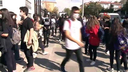 Korkulan oldu: Aynı sınıftaki iki öğrenci koronavirüse yakalandı