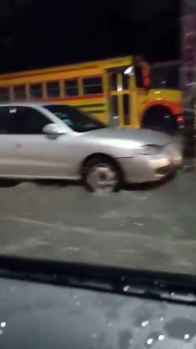 Fuerte aguacero causa anegaciones en algunos barrios de Estelí