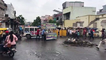 VIDEO: गणेश चतुर्थी पर हाटकेश्वर में खरीदारों की भीड़, रास्ता किया बंद