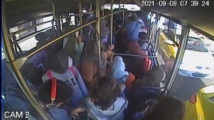 Otobüs şoförü, baygınlık geçiren genç kızı hastaneye yetiştirdi