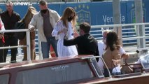Ben Affleck y Jennifer López, la pareja estrella, oficializan su amor en la Mostra de Venecia