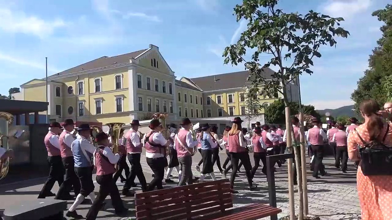 Festliche Eröffnung der neuen Stadthalle Ypps