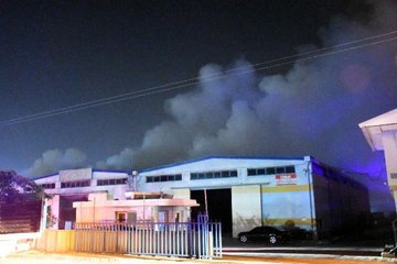 Adana'da tekstil fabrikasında çıkan yangın hasara neden oldu