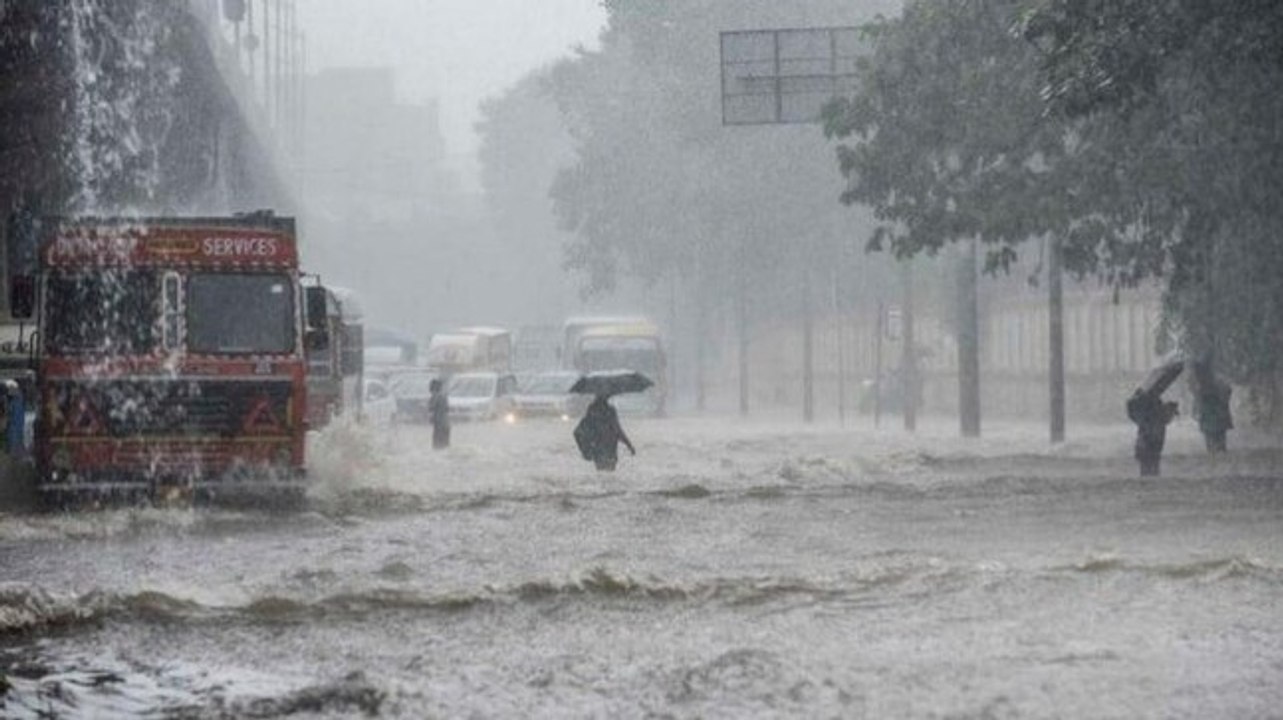 Continuous rainfall causes waterlogging in Delhi