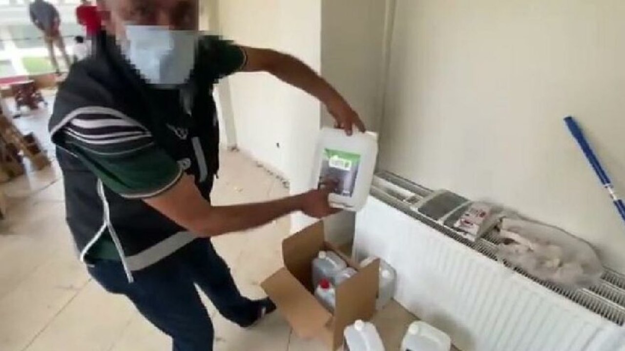 Kargo firmasının deposuna sahte alkol baskını