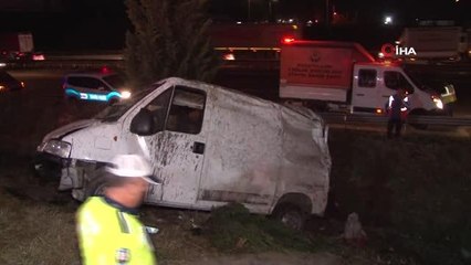 TEM'de kontrolden çıkan hafif ticari araç kanala uçtu: 2 ağır yaralı