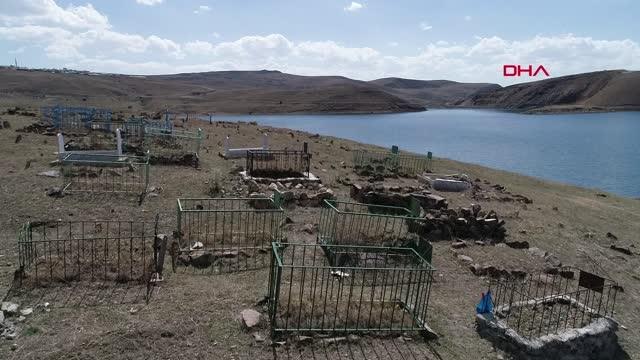 PALANDÖKEN BARAJI'NIN SULARI ÇEKİLDİ; MEZARLAR GÜN YÜZÜNE ÇIKTI