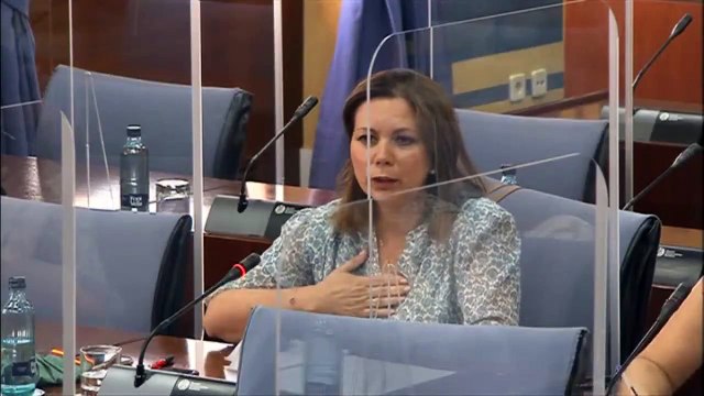 Ángela Mulas (VOX) acalambra en dos soberbios minutos a la enchufada mujer del socialista Juan Espadas