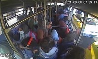 Halk otobüsü şoförü, baygınlık geçiren yolcuyu hastaneye böyle yetiştirdi