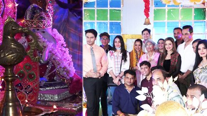 Descargar video: Anupamaa: Cast Celebrate Ganesh Chaturthi On Set | Rupali Ganguly And Sudhanshu Pandey With Others