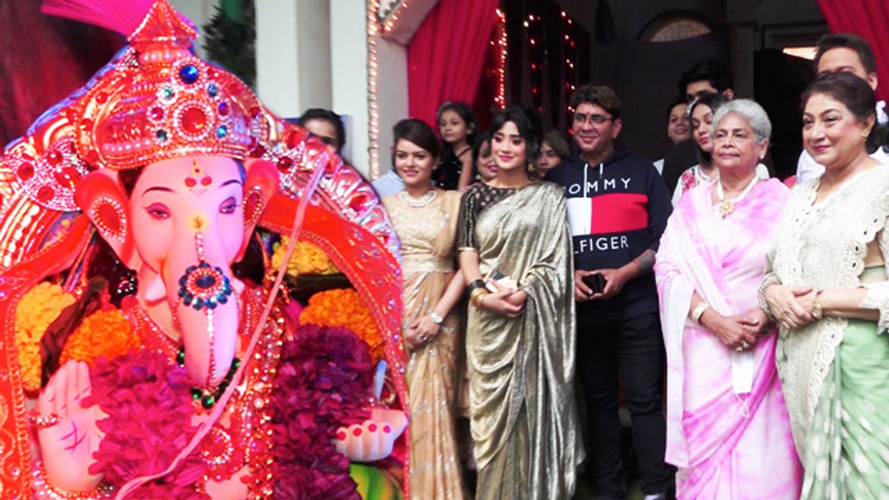 Ganesh Chaturthi Celebrate On Set Of Yeh Rishta Kya Kehlata Hai With All Cast
