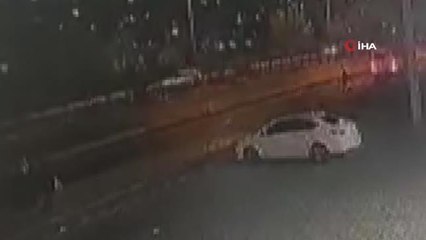Son dakika haberi: Üst geçidi kullanmayan genç kazada hayatını kaybetti...O anlar kameralara yansıdı