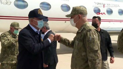 Bakan Akar'dan Suriye sınırında toplantı