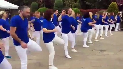 Atalarımızın kemiklerini sızlattılar! İzmir'in kurtuluşu için Yunan sirtakisi ile kutlama