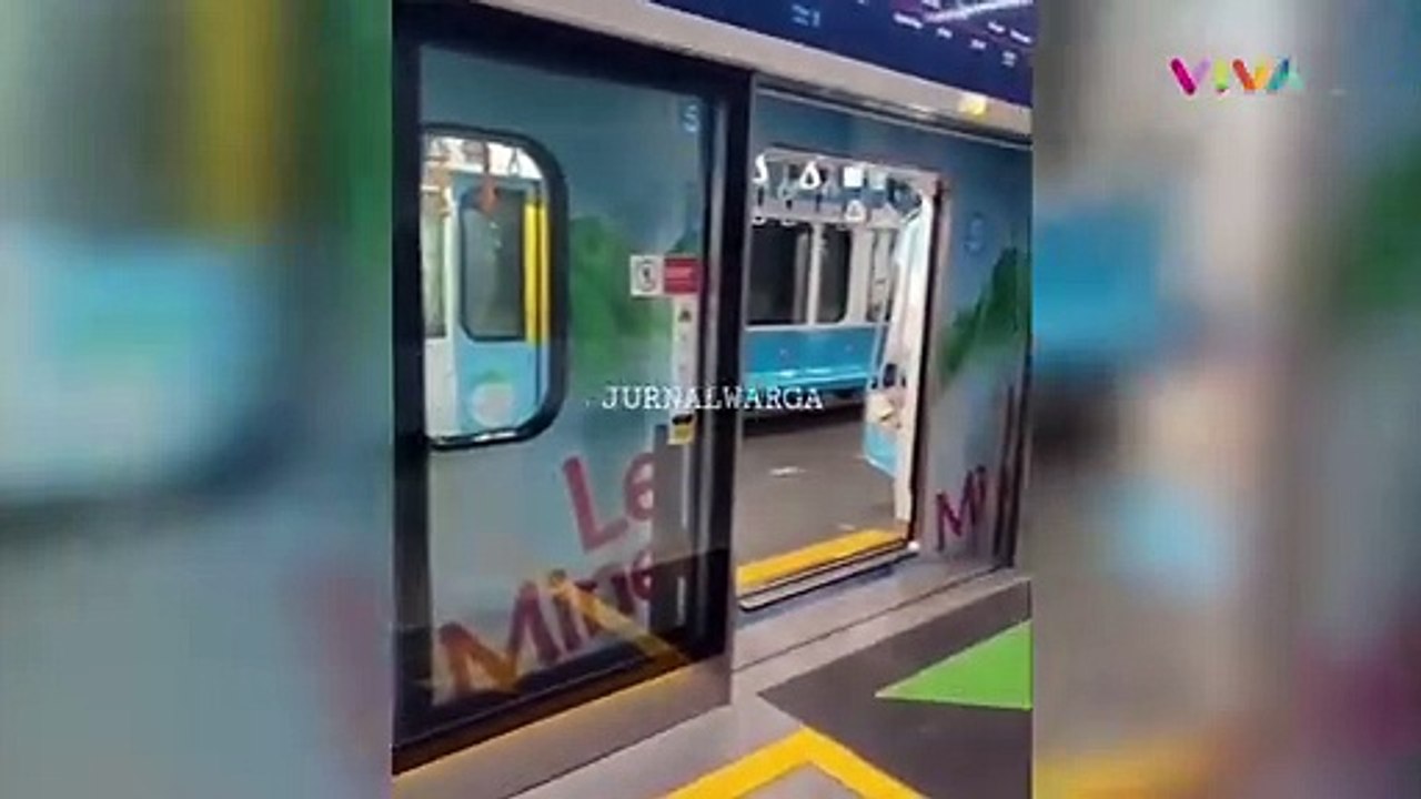 Momen MRT Jakarta Mogok! Komuter Dievakuasi ke Stasiun