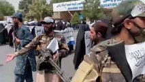 Kaboul : plusieurs centaines d'Afghanes manifestent pour montrer leur soutien aux talibans