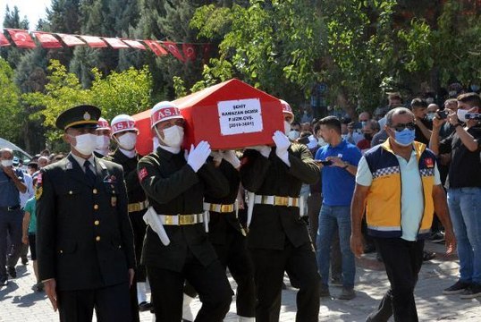 Son dakika haberleri... ŞEHİT UZMAN ÇAVUŞ RAMAZAN DEMİR, SON YOLCULUĞUNA UĞURLANDI