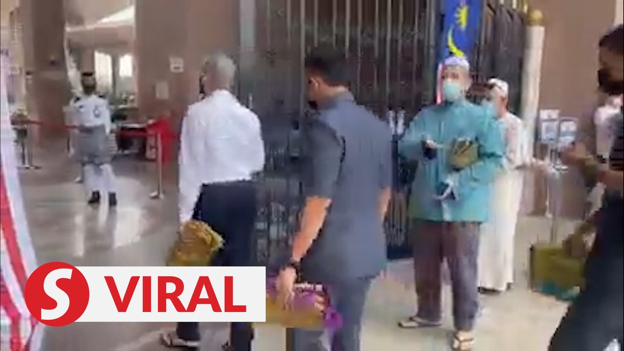 PM’s Dept to probe video on VIP who allegedly jumped queue at mosque