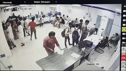 Five lakh rupees stolen from bank's cash counter in nineteen minutes