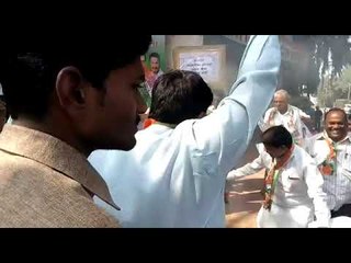 कुलभूषण जाधव यांच्या कुटुंबीयांना पाकिस्तानमध्ये दिलेल्या वागणुकीचा काँग्रेसकडून निषेध