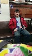 Sortir du métro à la russe... Un peu énervé le monsieur