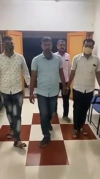 VIDEO: लैंड एंड रेकॉर्ड सर्वेयर को 30 हजार की रिश्वत लेते पकड़ा