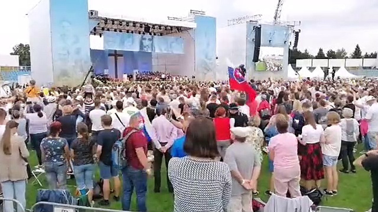 ZÁZNAM: Pápež v SR: Revolúciou je dnes oslobodiť sa od kultúry provizórnosti a milovať