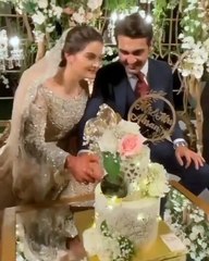 Minal Khan cutting wedding cake