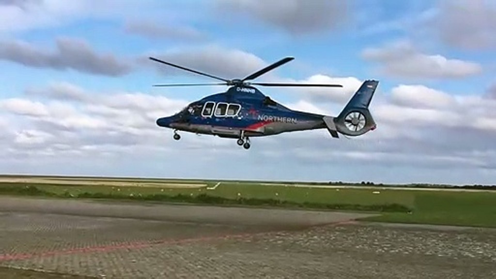 Les pales de cet hélicoptère semblent être immobiles effet d'optique -  Vidéo Dailymotion
