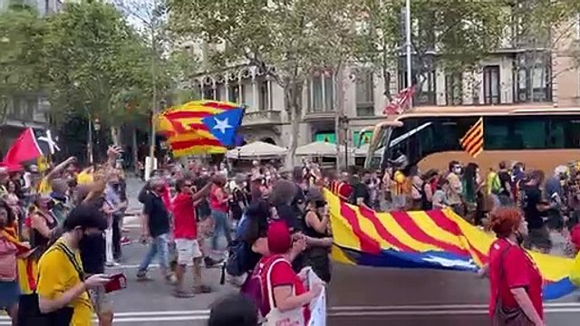 Els manifestants dels CDR criden 1 d'octubre, ni oblit ni perdó