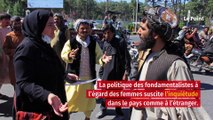 Rassemblement d'Afghanes voilées dans une université de Kaboul en soutien aux talibans